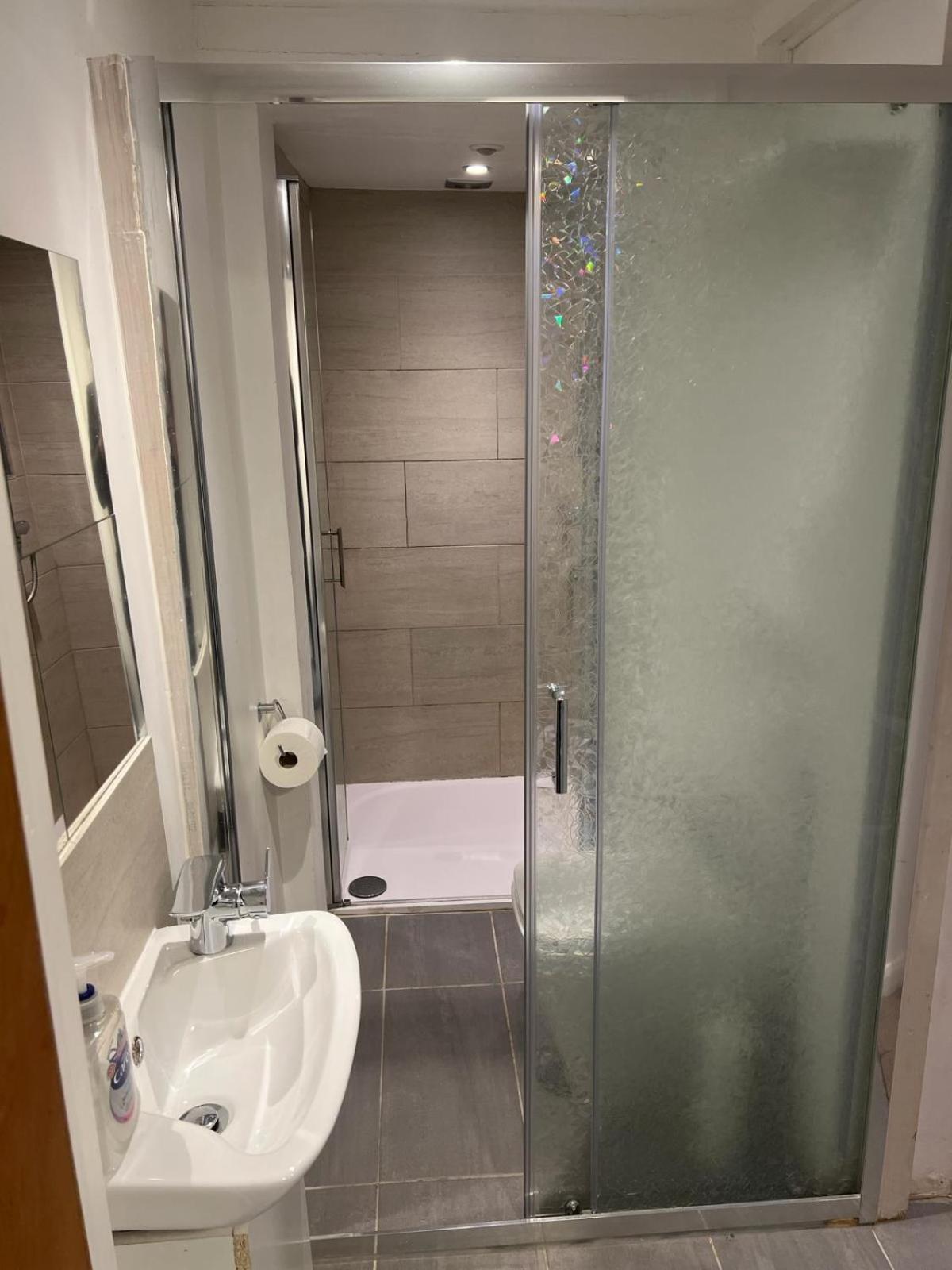 Comfy Private Bedrooms Near Euston, Homestay *