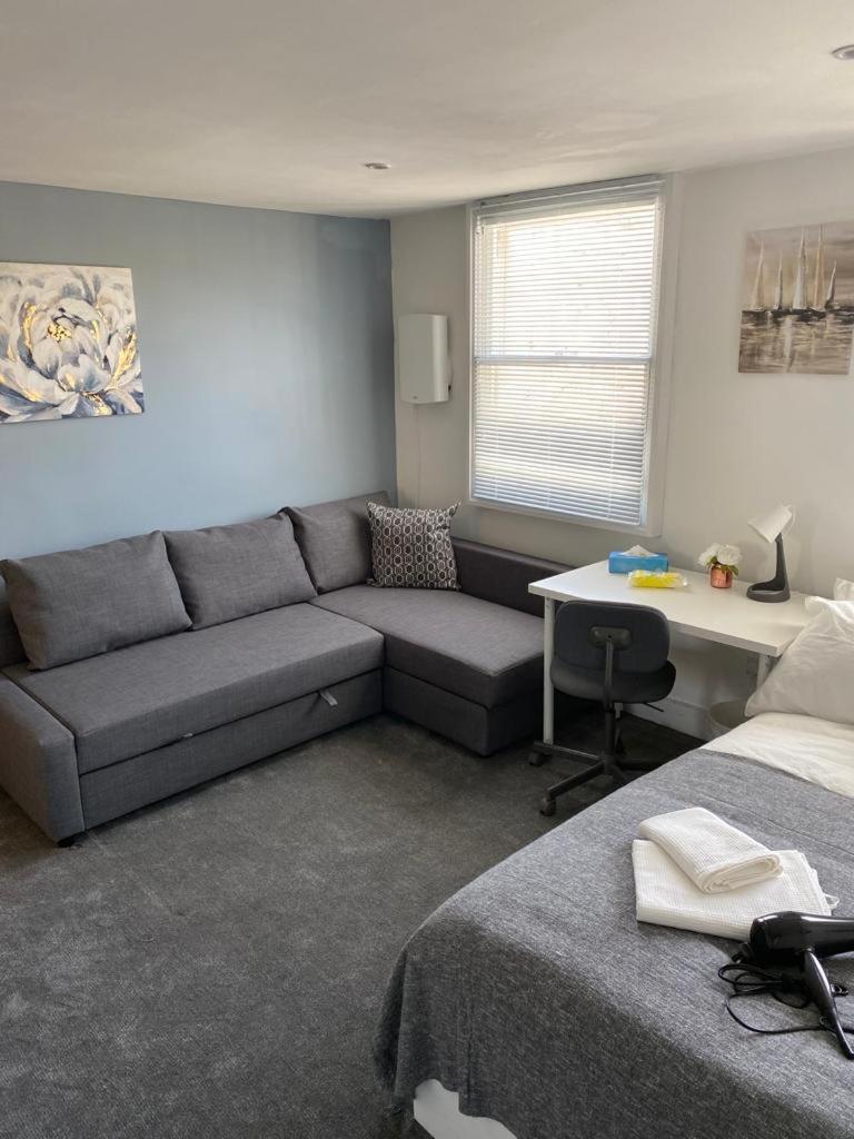 Comfy Private Bedrooms Near Euston, Londen